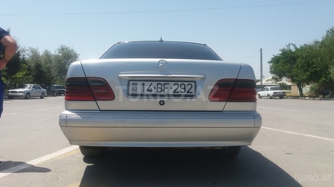 Mercedes E 220 2000, 150,000 km - 2.2 l - Sumqayıt