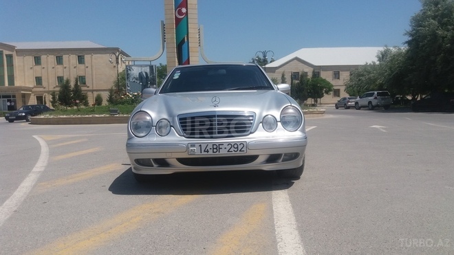 Mercedes E 220 2000, 150,000 km - 2.2 l - Sumqayıt