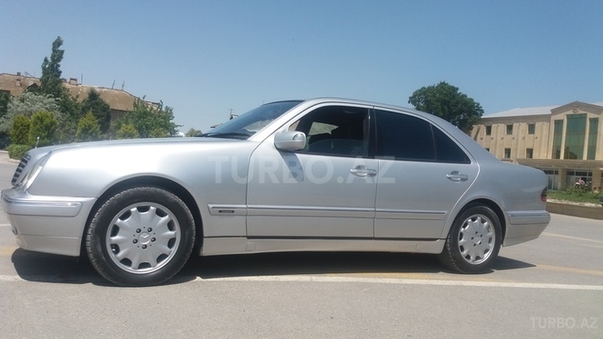 Mercedes E 220 2000, 150,000 km - 2.2 l - Sumqayıt