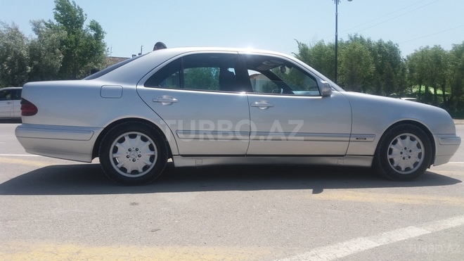 Mercedes E 220 2000, 150,000 km - 2.2 l - Sumqayıt