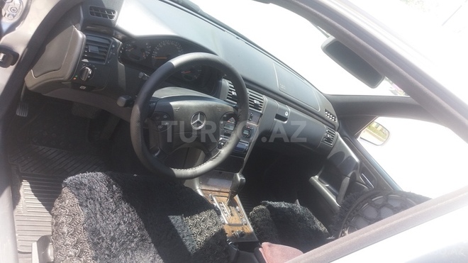 Mercedes E 220 2000, 150,000 km - 2.2 l - Sumqayıt