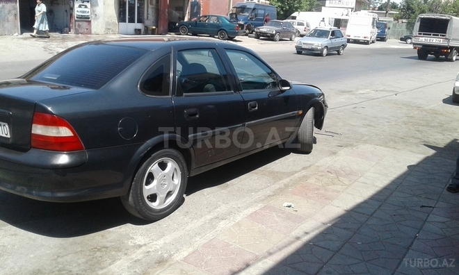 Opel Vectra 1998, 150,000 km - 1.8 l - Bakı