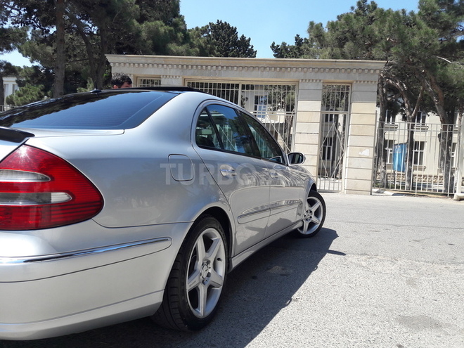 Mercedes E 270 2002, 212,000 km - 2.7 l - Bakı