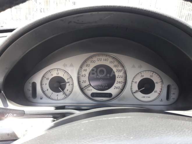 Mercedes E 270 2002, 212,000 km - 2.7 l - Bakı