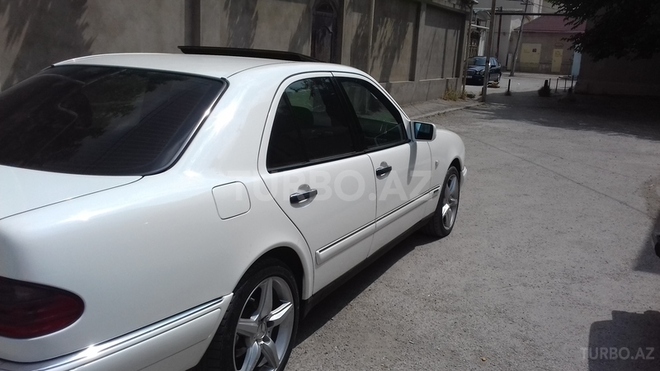 Mercedes E 230 1996, 200,000 km - 2.3 l - Bakı