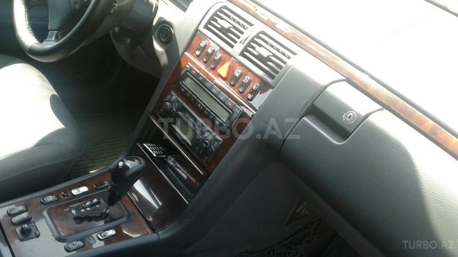 Mercedes E 270 2000, 236,512 km - 2.7 l - Sumqayıt