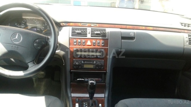 Mercedes E 270 2000, 236,512 km - 2.7 l - Sumqayıt