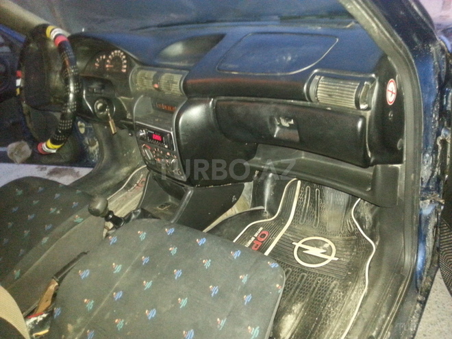 Opel Vectra 1995, 163,528 km - 1.6 l - Bakı