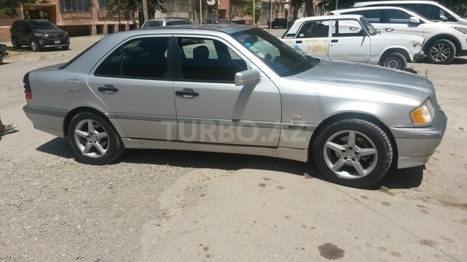 Mercedes C 220 2000, 370,000 km - 2.2 l - Bakı