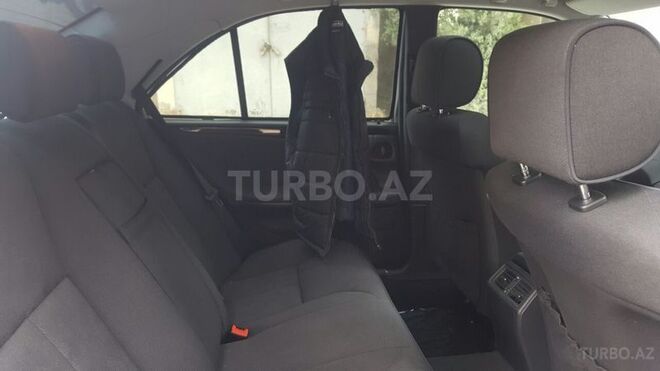 Mercedes E 240 2000, 235,000 km - 2.6 l - Bakı