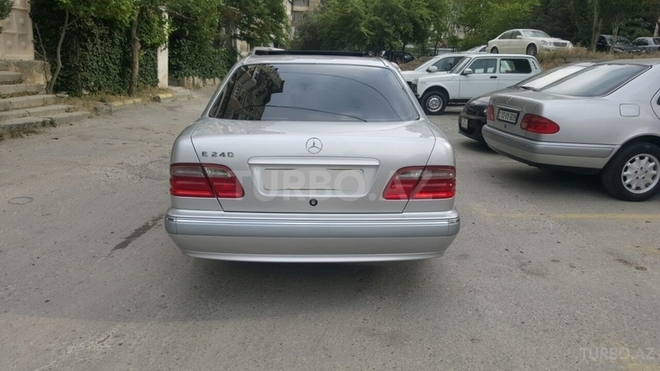 Mercedes E 240 2000, 235,000 km - 2.6 l - Bakı