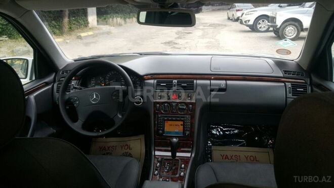 Mercedes E 240 2000, 235,000 km - 2.6 l - Bakı