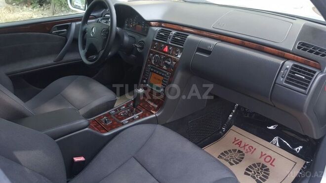Mercedes E 240 2000, 235,000 km - 2.6 l - Bakı
