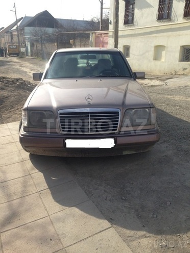 Mercedes E 200 1995, 300,000 km - 2.0 l - Gəncə