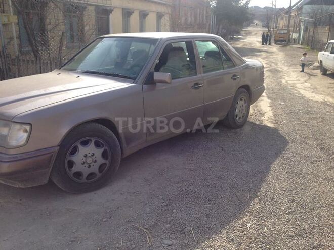 Mercedes E 200 1995, 300,000 km - 2.0 l - Gəncə