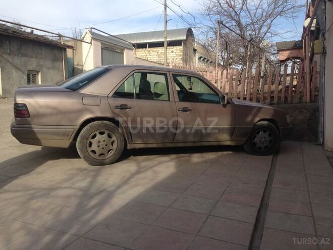 Mercedes E 200 1995, 300,000 km - 2.0 l - Gəncə