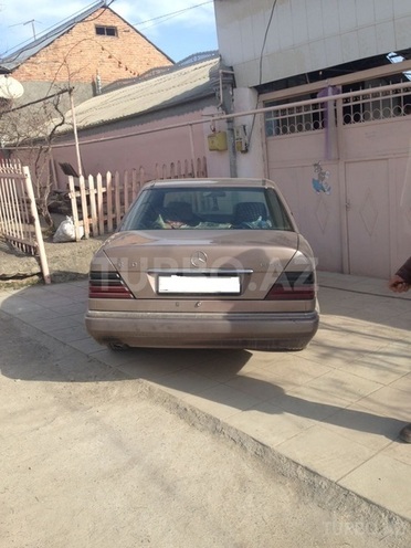 Mercedes E 200 1995, 300,000 km - 2.0 l - Gəncə