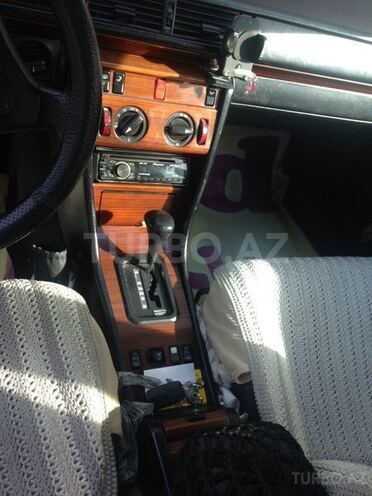 Mercedes E 200 1995, 300,000 km - 2.0 l - Gəncə