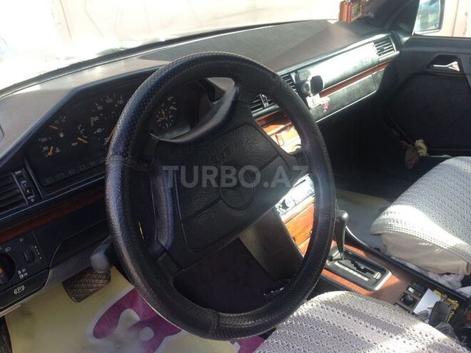 Mercedes E 200 1995, 300,000 km - 2.0 l - Gəncə