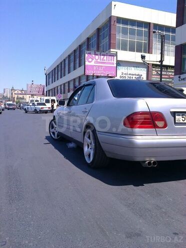 Mercedes E 240 1998, 186,000 km - 2.4 l - Sumqayıt