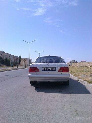 Mercedes E 240 1998, 186,000 km - 2.4 l - Sumqayıt