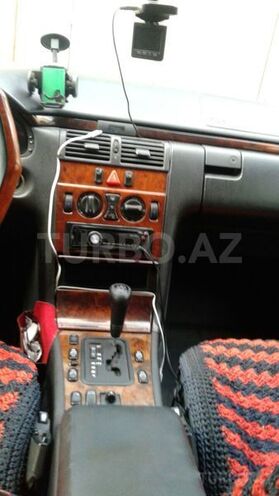 Mercedes E 240 1998, 310,000 km - 2.4 l - Bakı