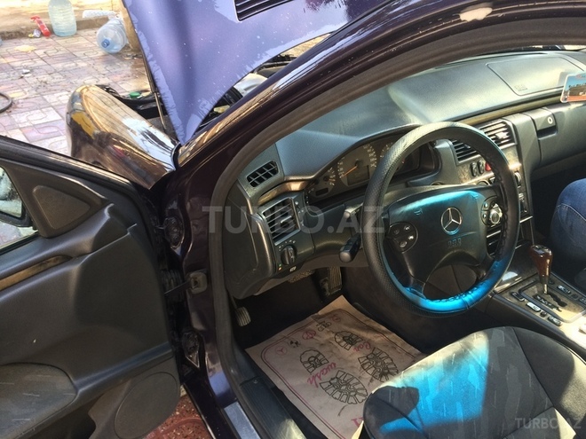 Mercedes E 220 2000, 253,000 km - 2.2 l - Bakı