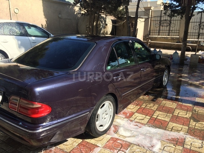 Mercedes E 220 2000, 253,000 km - 2.2 l - Bakı