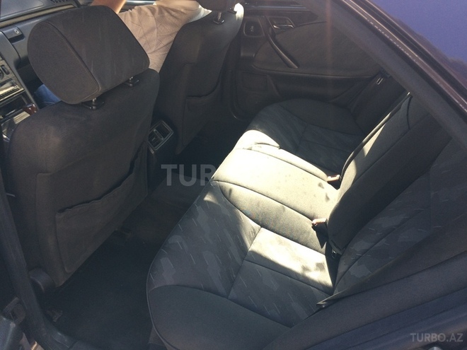 Mercedes E 220 2000, 253,000 km - 2.2 l - Bakı