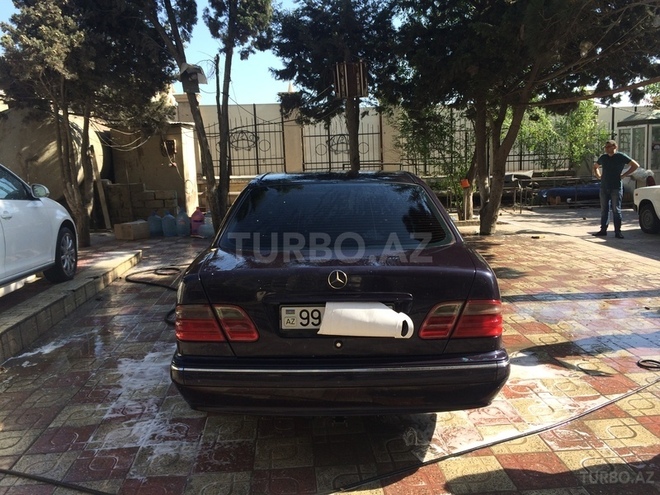 Mercedes E 220 2000, 253,000 km - 2.2 l - Bakı