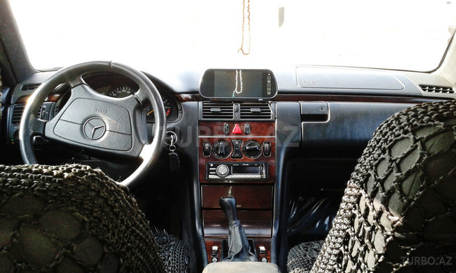 Mercedes E 230 1997, 255,000 km - 2.3 л - Gəncə