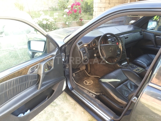 Mercedes E 280 1997, 330,000 km - 2.8 l - Bakı