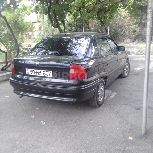 Opel Astra 1994, 301,000 km - 1.4 л - Ucar