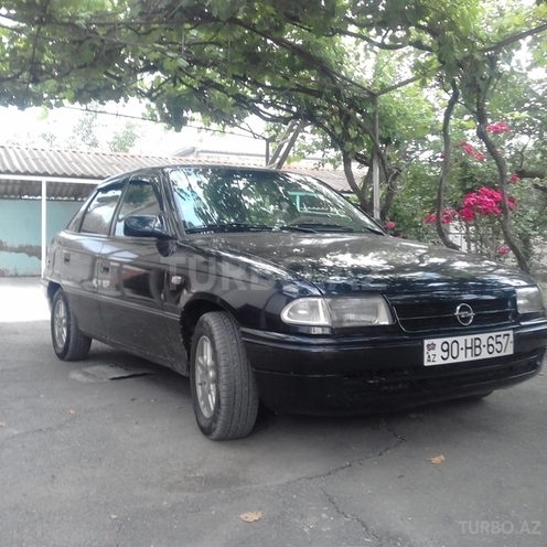 Opel Astra 1994, 301,000 km - 1.4 л - Ucar