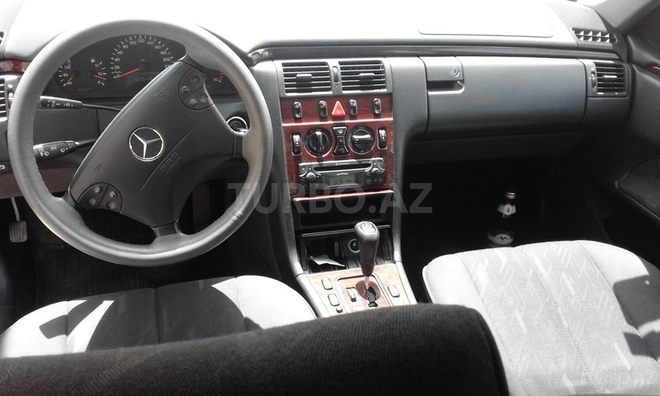 Mercedes E 240 2000, 299,000 km - 2.2 l - Bakı