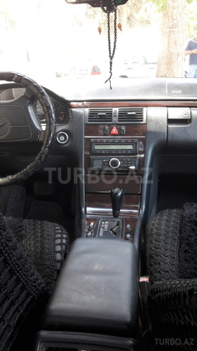 Mercedes E 220 1996, 306,315 km - 2.2 l - Bakı