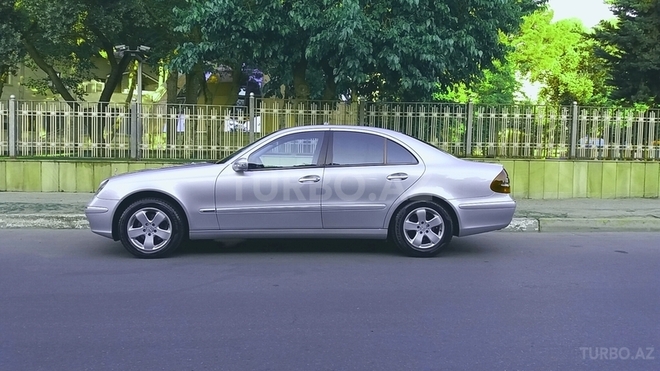 Mercedes E 220 2002, 265,431 km - 2.2 l - Bakı
