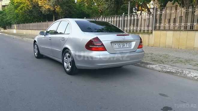 Mercedes E 220 2002, 265,431 km - 2.2 l - Bakı