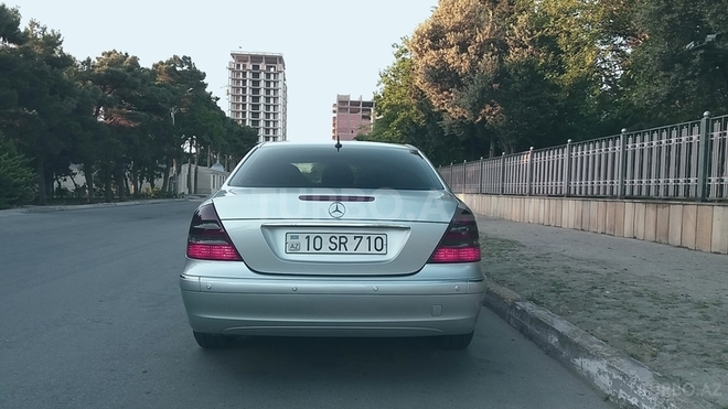 Mercedes E 220 2002, 265,431 km - 2.2 l - Bakı
