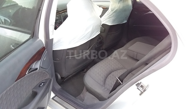 Mercedes E 220 2002, 265,431 km - 2.2 l - Bakı
