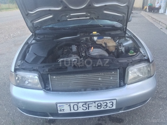 Audi A4 1997, 300,000 km - 1.8 л - Qusar
