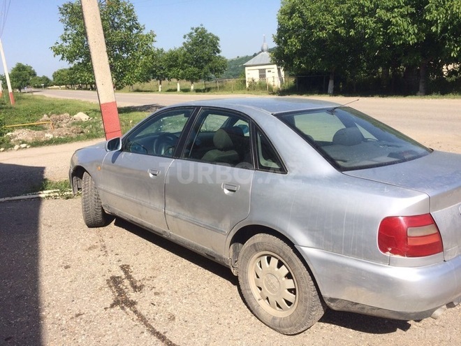 Audi A4 1997, 300,000 km - 1.8 л - Qusar
