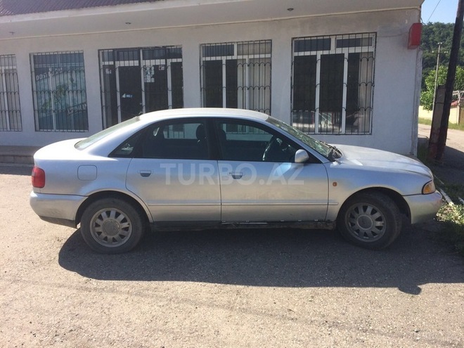 Audi A4 1997, 300,000 km - 1.8 л - Qusar