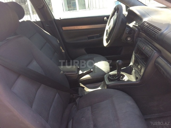 Audi A4 1997, 300,000 km - 1.8 л - Qusar