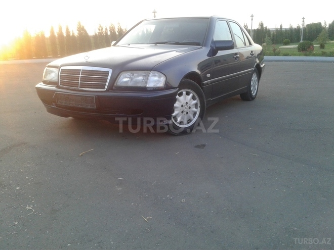 Mercedes C 220 2000, 236,525 km - 2.2 l - Ağcabədi