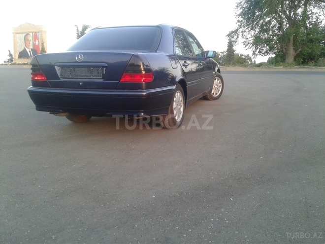 Mercedes C 220 2000, 236,525 km - 2.2 l - Ağcabədi