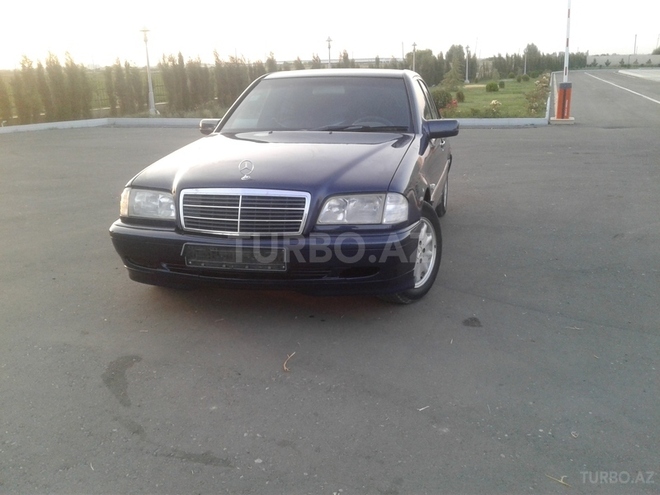 Mercedes C 220 2000, 236,525 km - 2.2 l - Ağcabədi