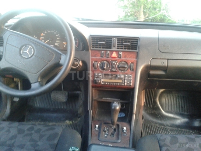 Mercedes C 220 2000, 236,525 km - 2.2 l - Ağcabədi