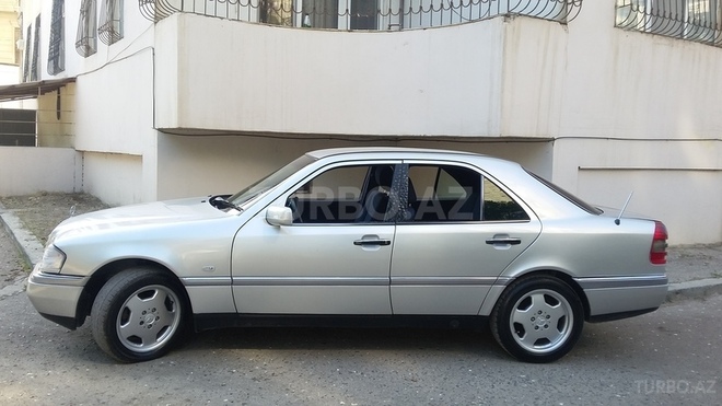 Mercedes C 220 1995, 243,700 km - 2.2 л - Bakı