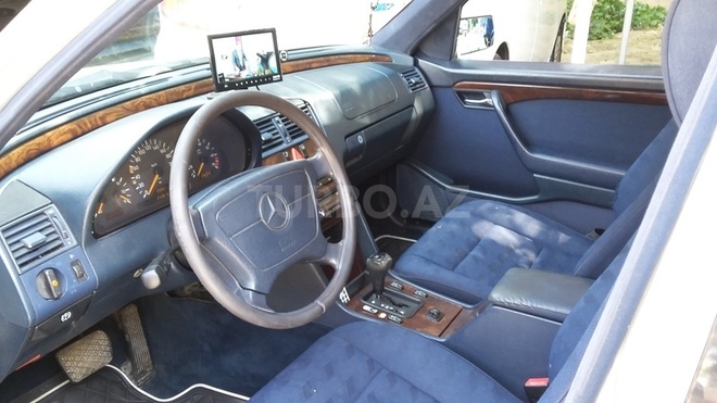 Mercedes C 220 1995, 243,700 km - 2.2 л - Bakı